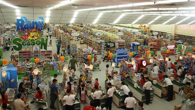 Excluding staff from people counts in busy supermarket